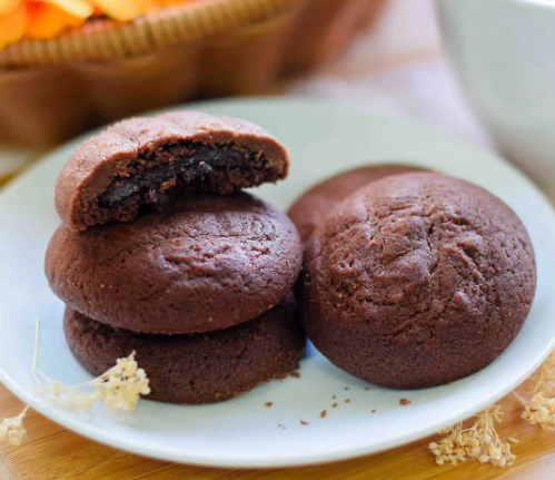 Chocolate-filled cookies