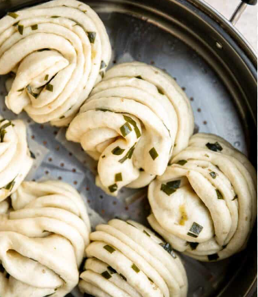 Steamed twisted rolls