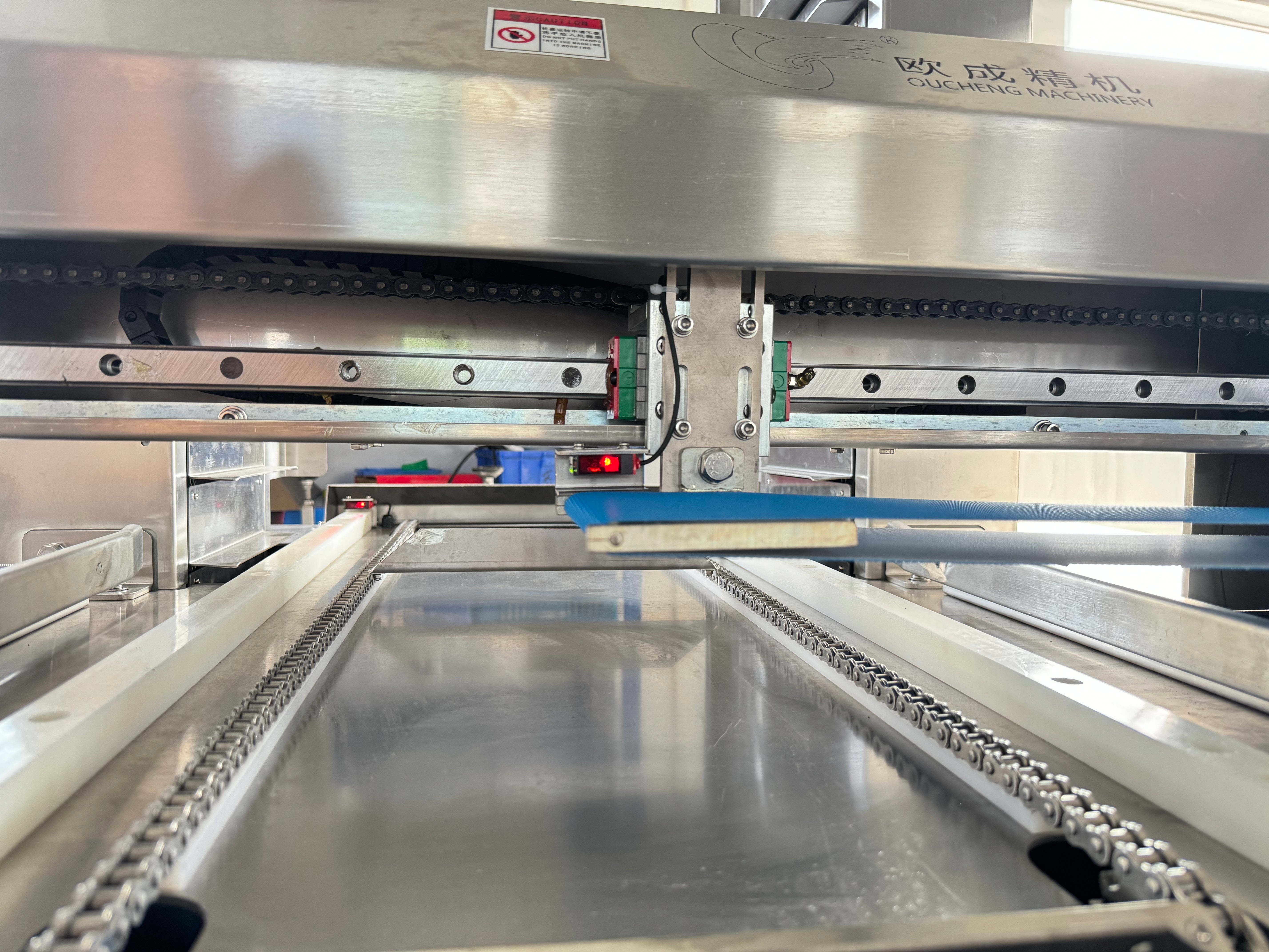 OC-860 High-Speed Tray Arranging Machine | Tray Arranging & Automation Equipment Oucheng Machinery